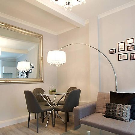 Joivy Unique Old Town Stay Under Edinburgh Castle מראה חיצוני תמונה