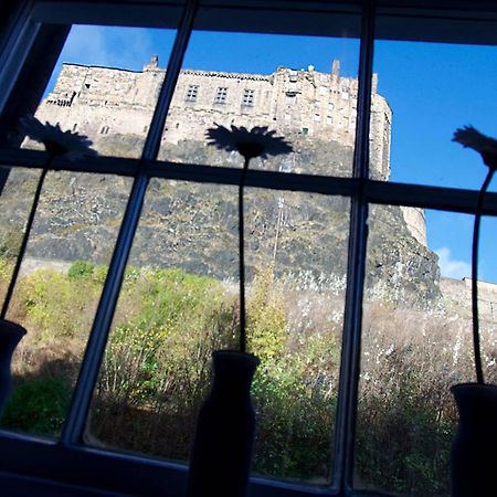 Joivy Unique Old Town Stay Under Edinburgh Castle מראה חיצוני תמונה
