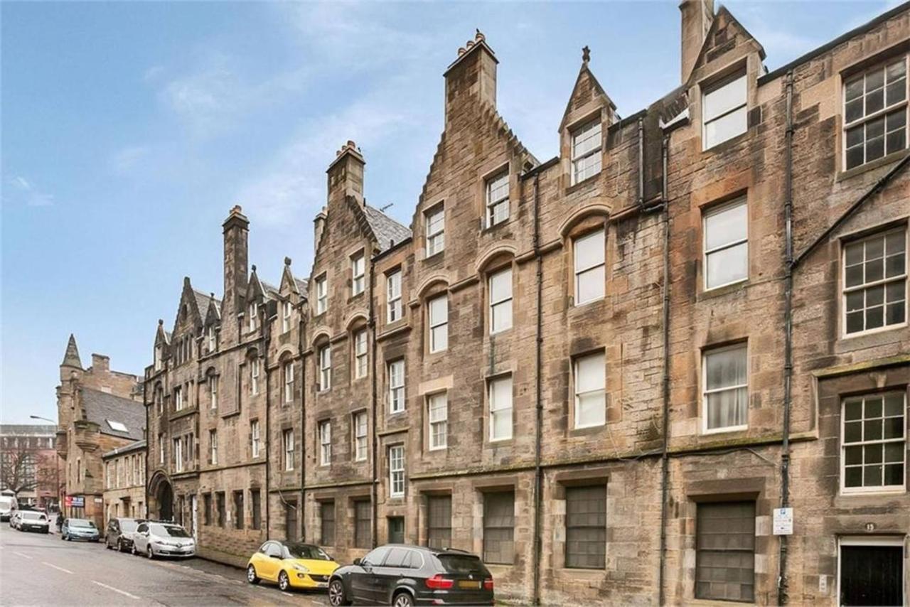 Joivy Unique Old Town Stay Under Edinburgh Castle מראה חיצוני תמונה