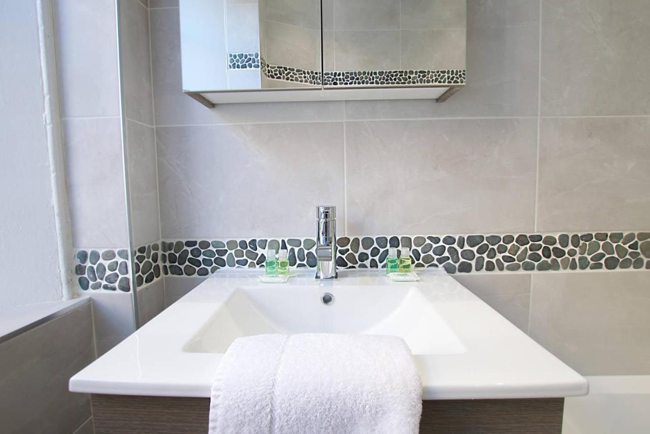 Joivy Unique Old Town Stay Under Edinburgh Castle מראה חיצוני תמונה