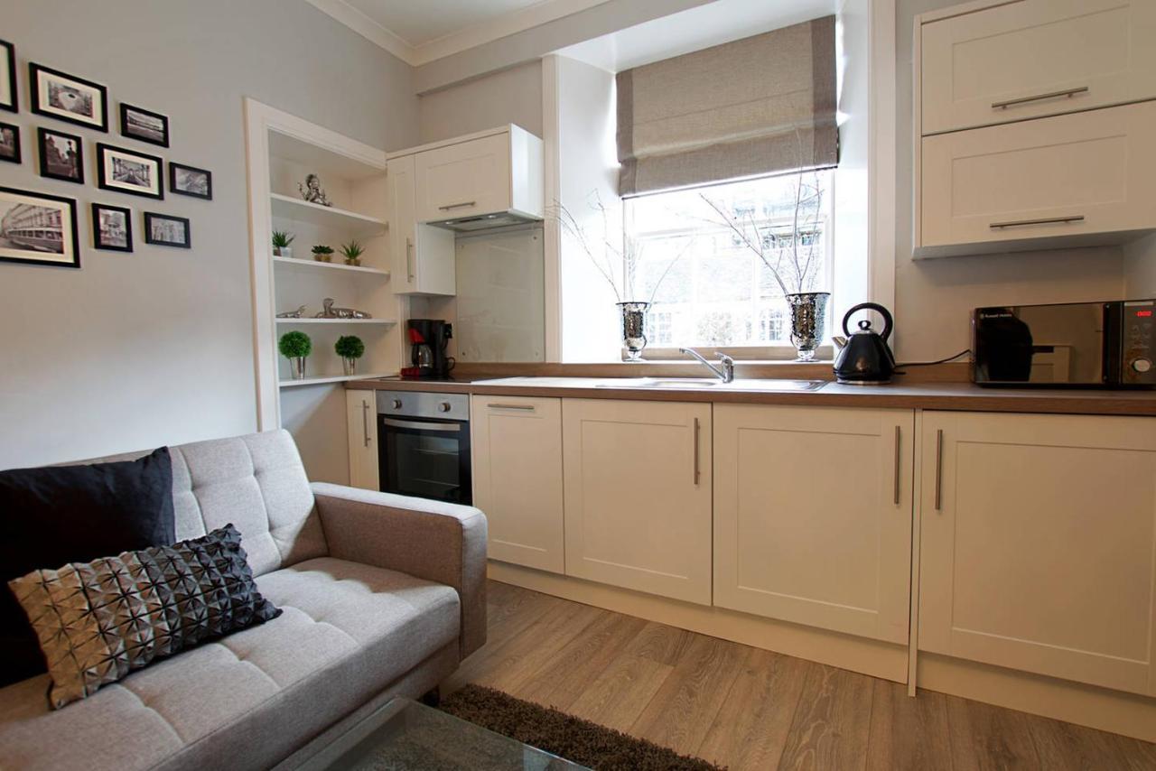 Joivy Unique Old Town Stay Under Edinburgh Castle מראה חיצוני תמונה