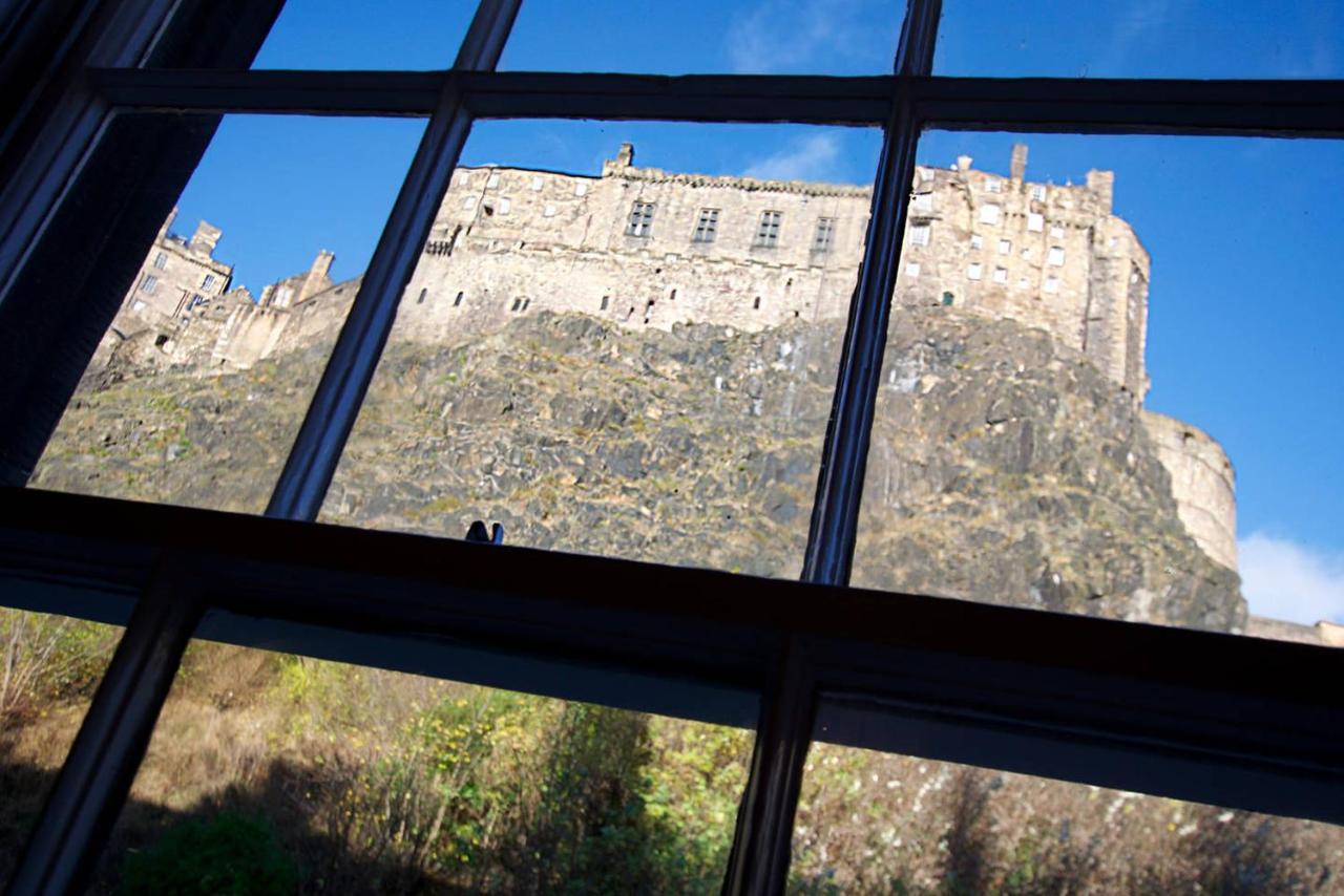 Joivy Unique Old Town Stay Under Edinburgh Castle מראה חיצוני תמונה