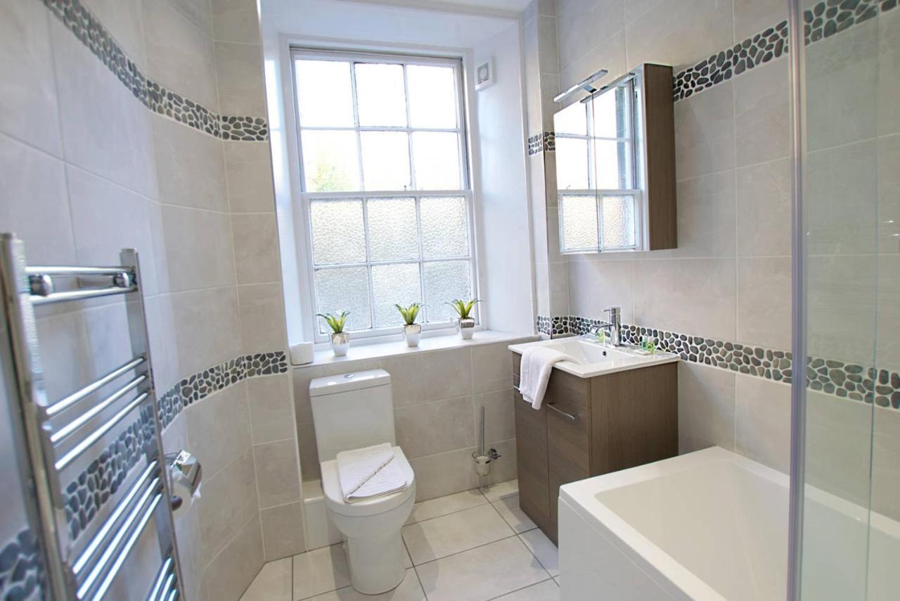 Joivy Unique Old Town Stay Under Edinburgh Castle מראה חיצוני תמונה