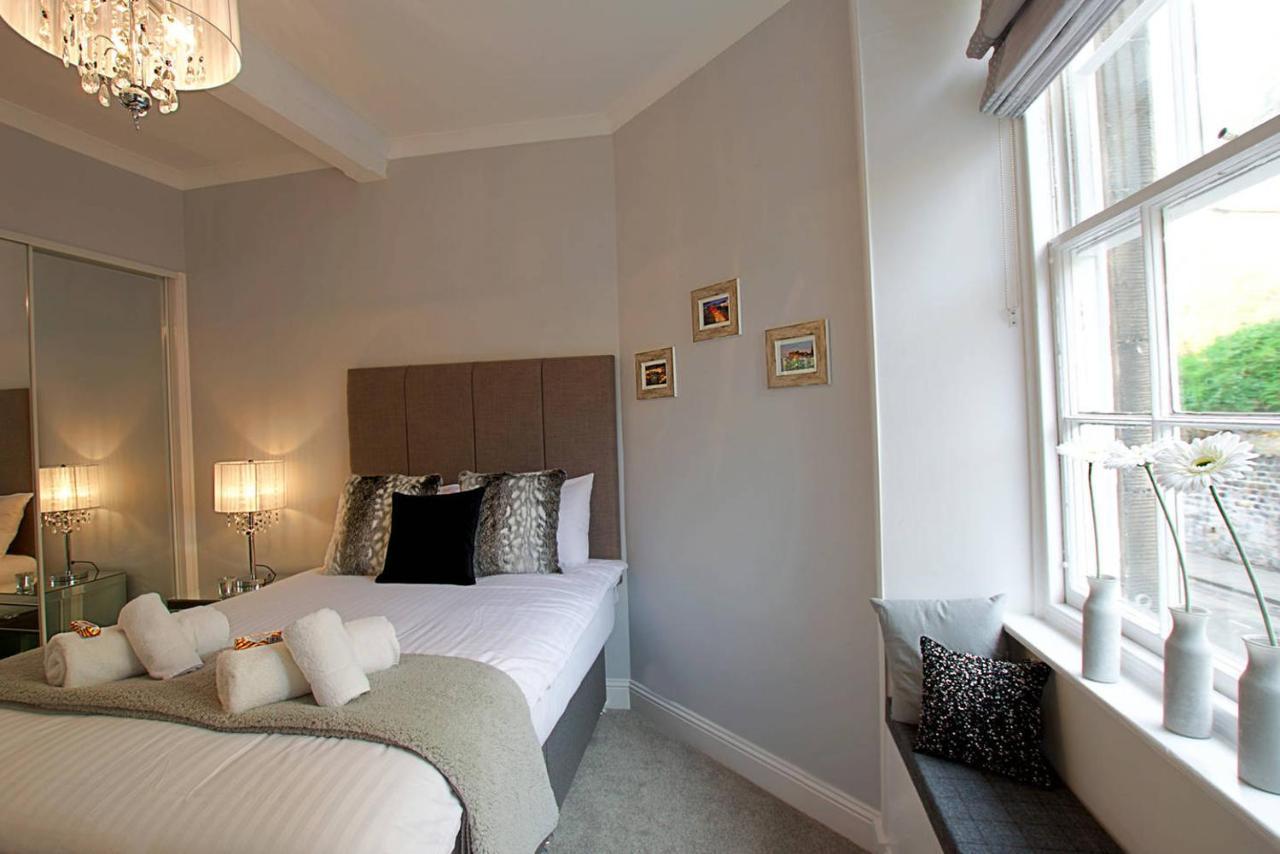 Joivy Unique Old Town Stay Under Edinburgh Castle מראה חיצוני תמונה