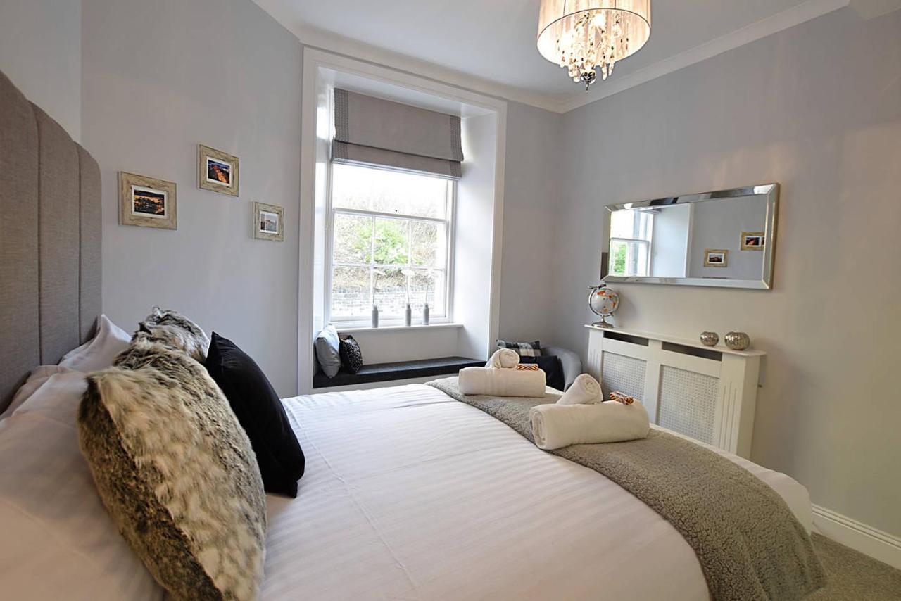 Joivy Unique Old Town Stay Under Edinburgh Castle מראה חיצוני תמונה