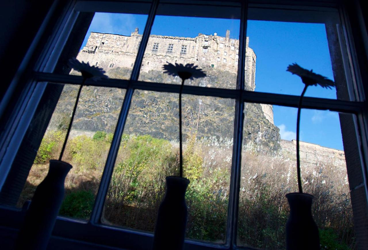 Joivy Unique Old Town Stay Under Edinburgh Castle מראה חיצוני תמונה